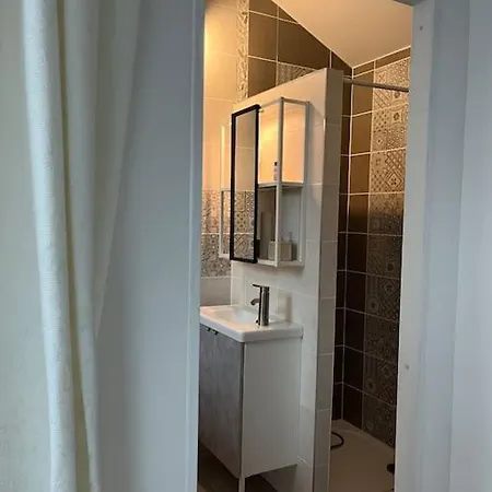 Komm A La Maison Apartment *