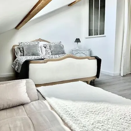 Komm A La Maison Apartment
